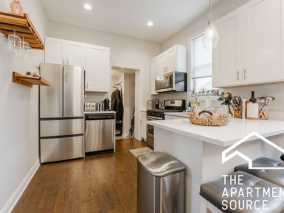 4th image of 330 W Evergreen Ave #1R