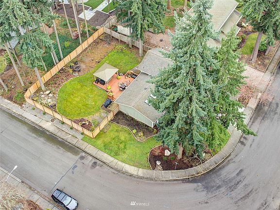 4th image of 2608 33rd Ave SE