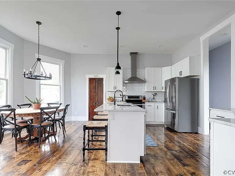 205 Poe St — Photo 27