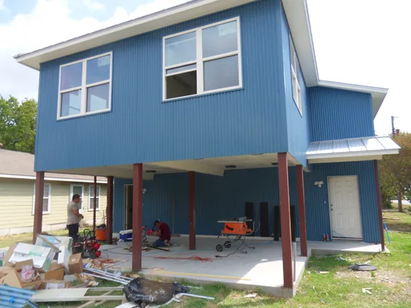 219 S Robinson St #A, Taylor, TX 76574