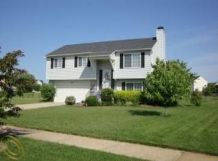 371 Ivylawn Dr, Whitmore Lake, MI 48189