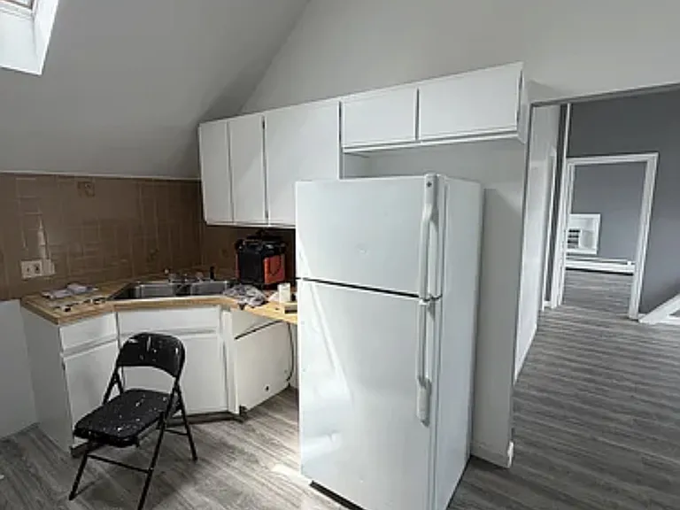 870 Pine St — Photo 6