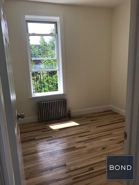 2nd image of 2608 Hoyt Ave S APT 3R