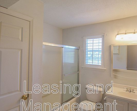 4th image of 516 Arlington Dr APT A4