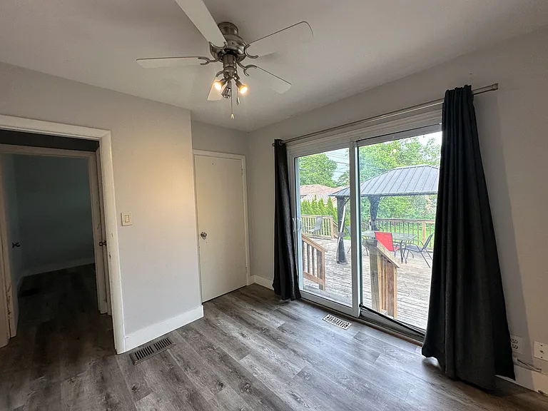 549 Hillside St — Photo 11