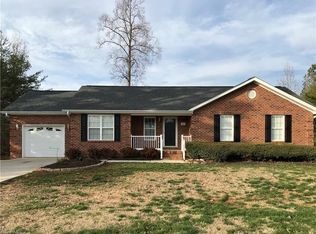 323 Hawthorne Ct, Randleman, NC 27317