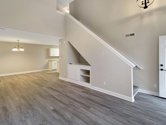 3rd image of 6630 Largo Ln