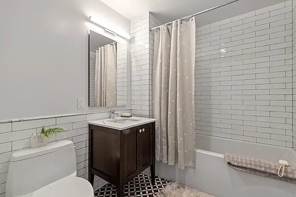 Rented by Greystar | media 22