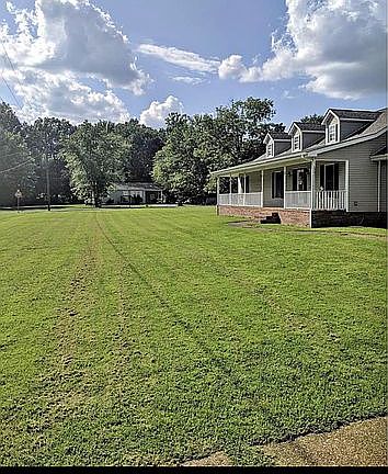 3rd image of 125 Lansdell Dr
