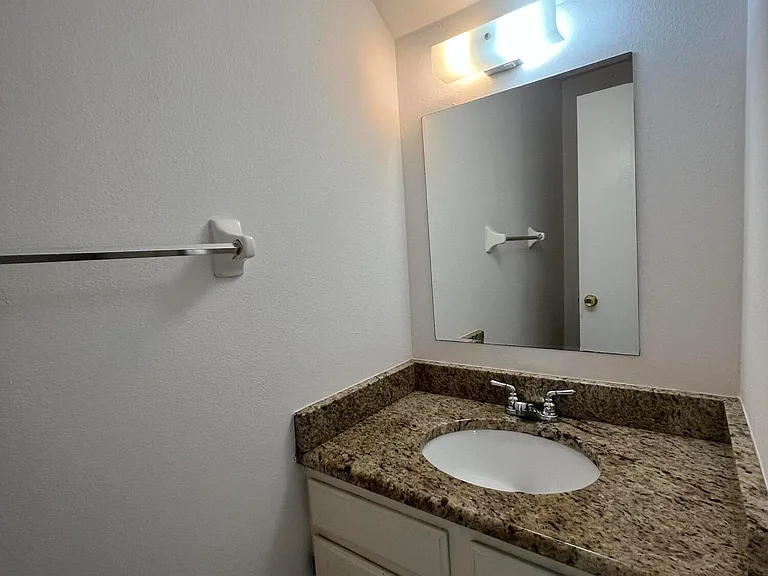 950 Louisiana Ave — Photo 8