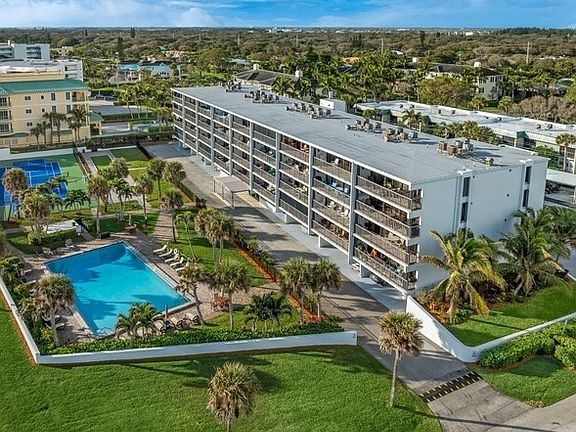 3rd image of 4141 Ocean Dr APT 303
