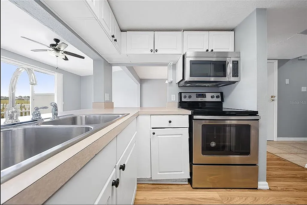 677 Orchid Dr — Photo 2