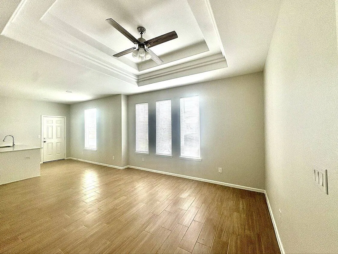 810 Linda St — Photo 2