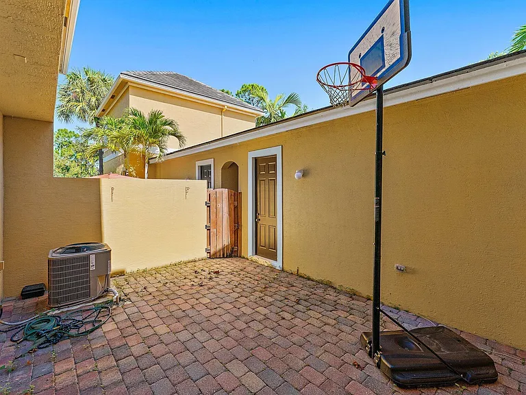 150 Lismore Ln — Photo 26