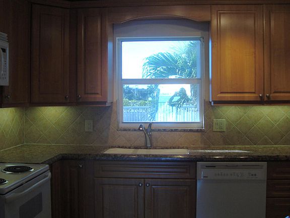 5th image of 801 Lake Shore Dr APT 203