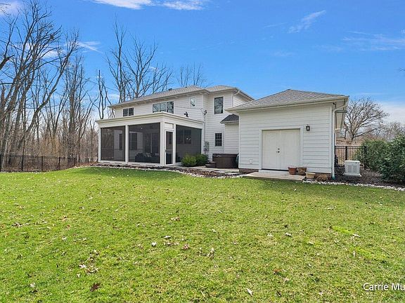 4th image of 2725 Beechwood Dr SE