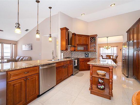 4th image of 2630 Ballard Ave #4