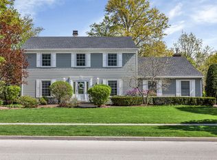 1081 Barneswood Dr, Downers Grove, IL 60515