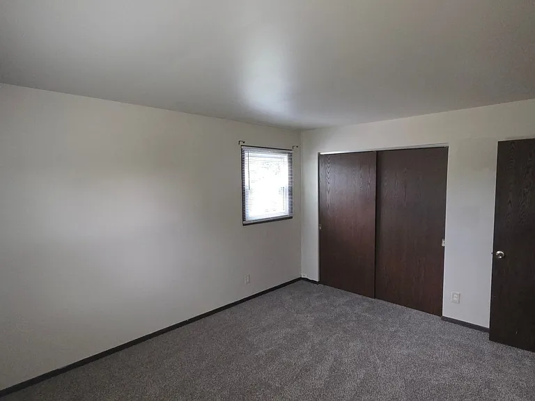 7538 S 75th St — Photo 12