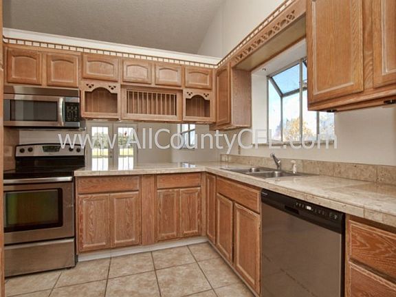 3rd image of 326 Woodview Dr