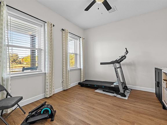 5th image of 19604 Ralston St