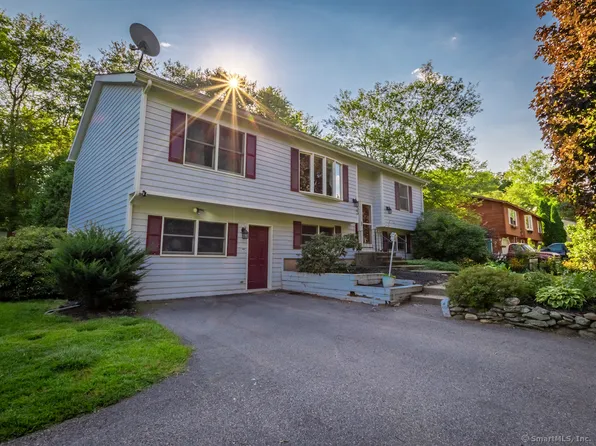 33 Quinebaug Avenue, Putnam, CT 06260