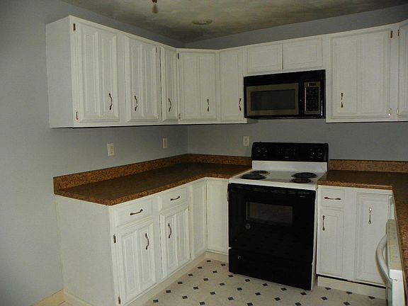2nd image of 14808 Wood St