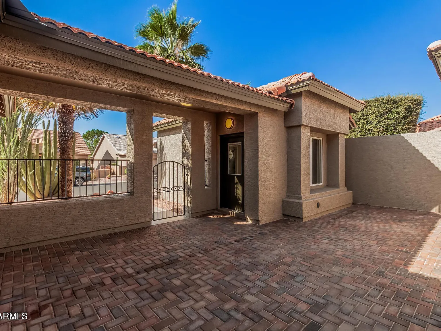 3 bed, 3.0 bath, 2300 sqft, $3,000 — Photo 2