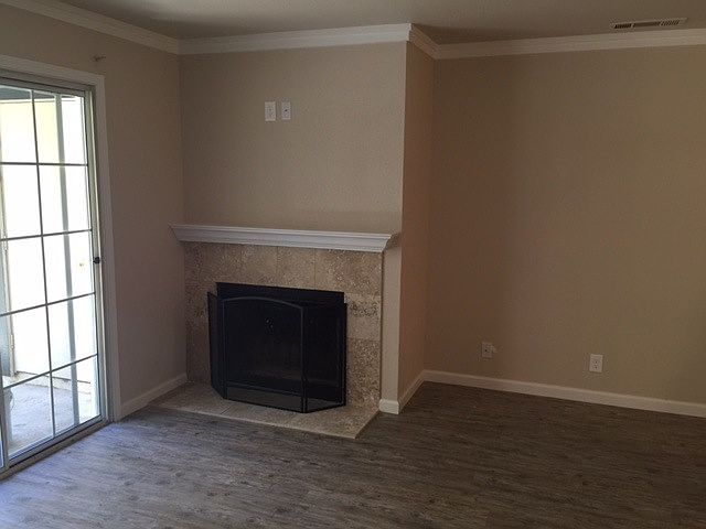 2nd image of 2731 La Crescenta Dr APT 10