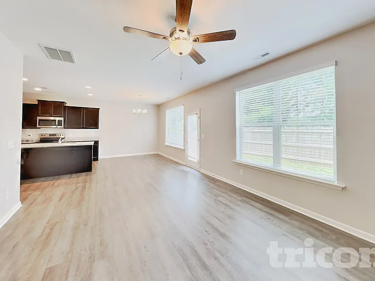 104 Yadkin St — Photo 2