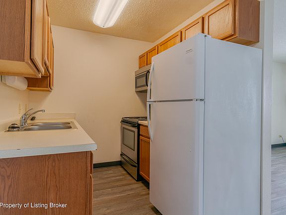 3rd image of 127 8th Ave E