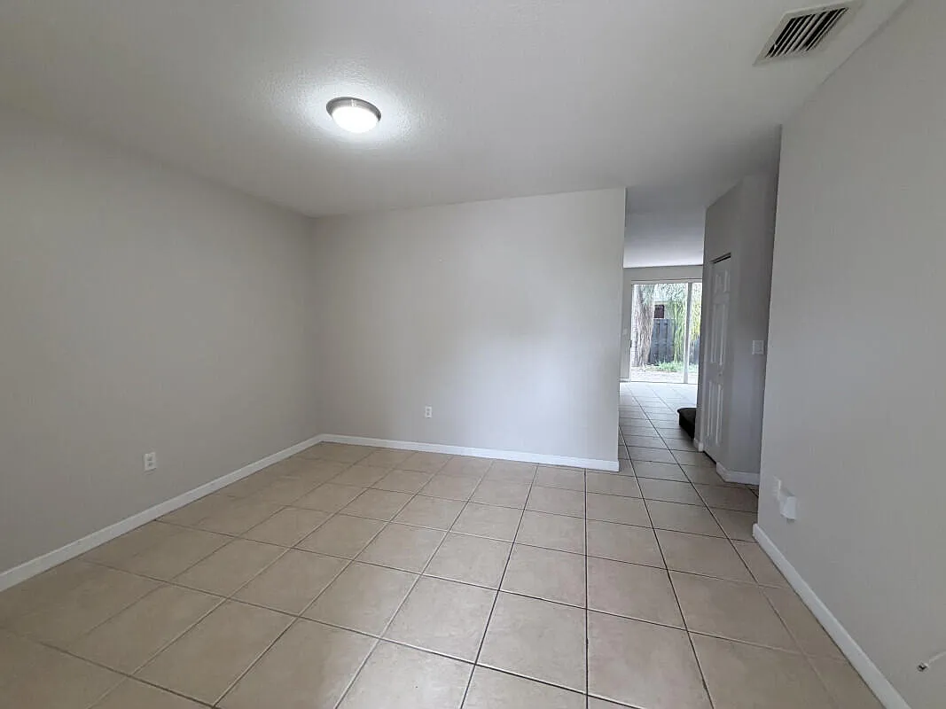 3 bed, 2.5 bath, 1456 sqft, $2,495 — Photo 3