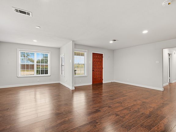 4th image of 9221 Plano Rd