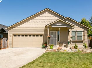 194 Taylor Pl, Cottage Grove, OR 97424