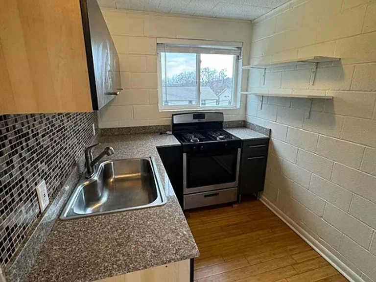 Taylor Street Towers — Photo 24