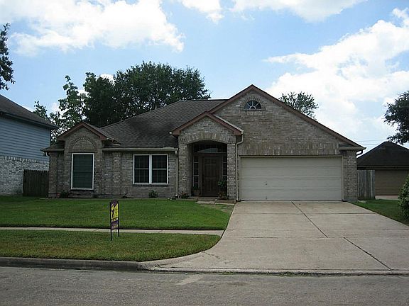 2nd image of 2707 Potomac Dr