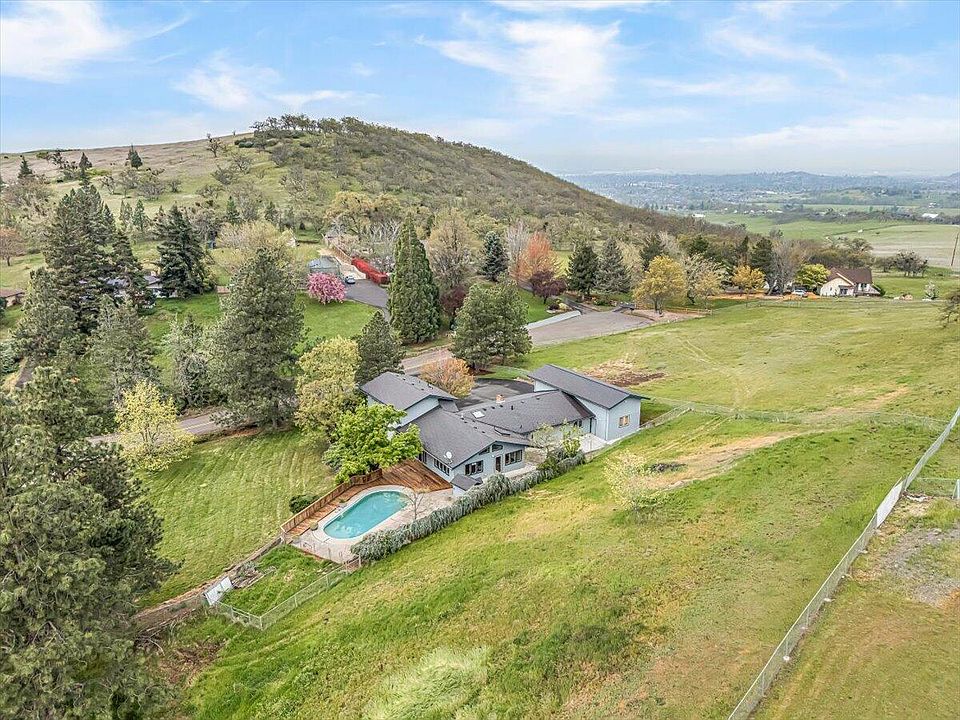 1st image of 2455 David Ln