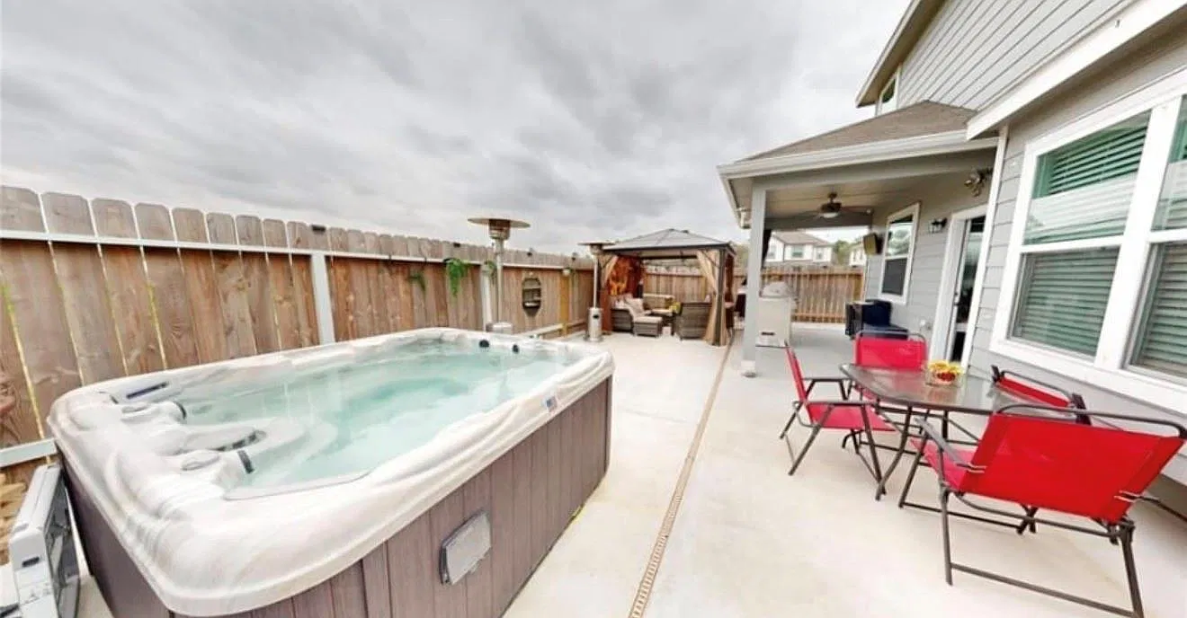 4 bed, 3.5 bath, 2716 sqft, $2,700 — Photo 3