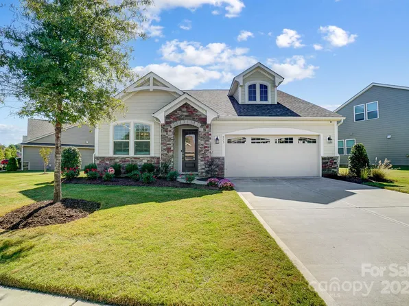 573 Lincoln Quarters Ln, Tega Cay, SC 29708