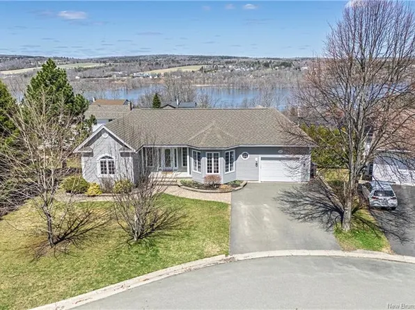 69 Thorndale Ct, Fredericton, NB E3C 1M1