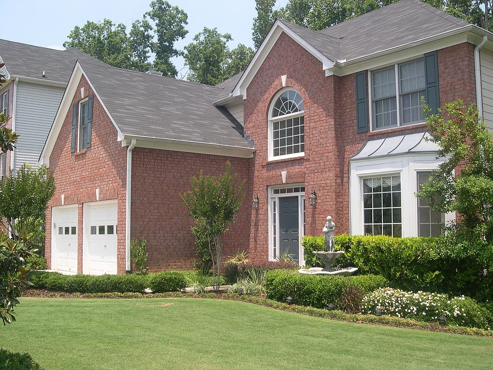 Gorgeous Curb Appeal!