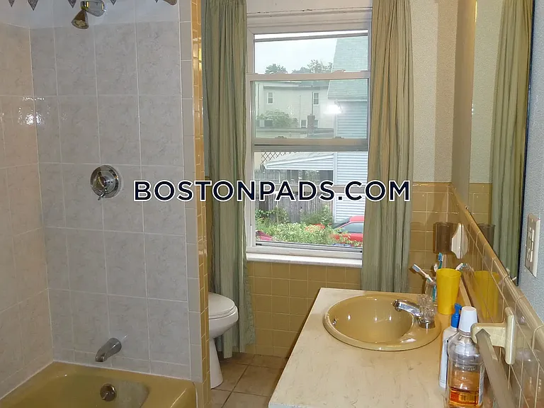 13 Highland St #6 — Photo 3