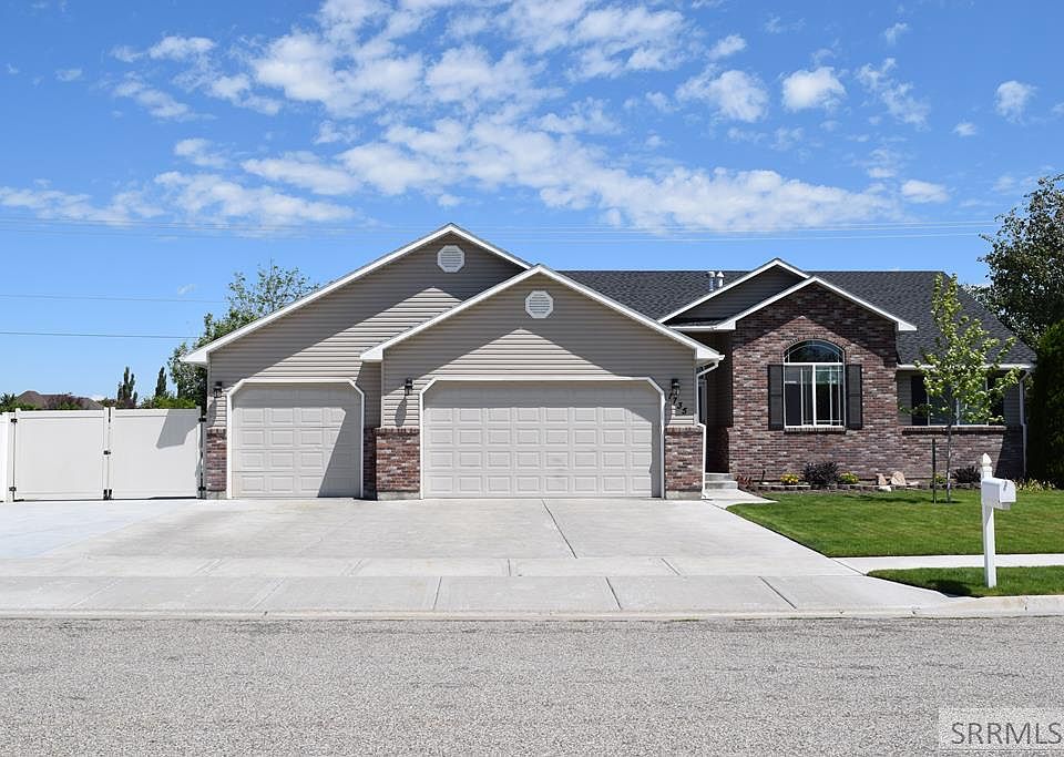 1st image of 1735 Strawberry Pl