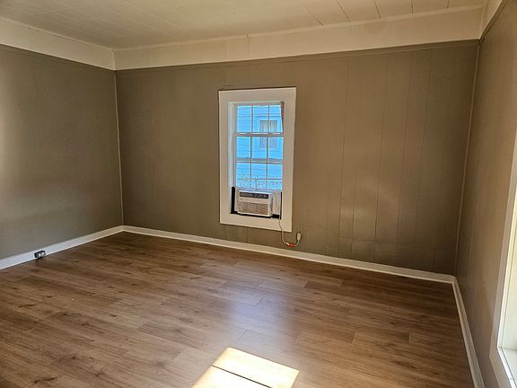 5th image of 611 Smith St