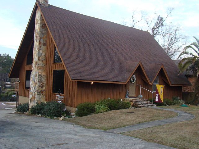 1st image of 702 E Lakeshore Dr