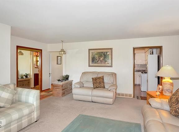 4th image of 810 Cassie Dr