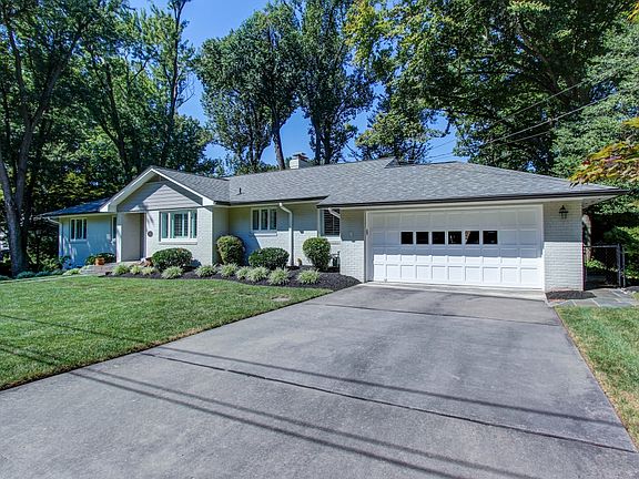 2nd image of 9620 Glencrest Ln