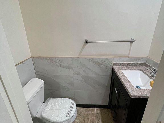 2nd image of 137 California St APT B
