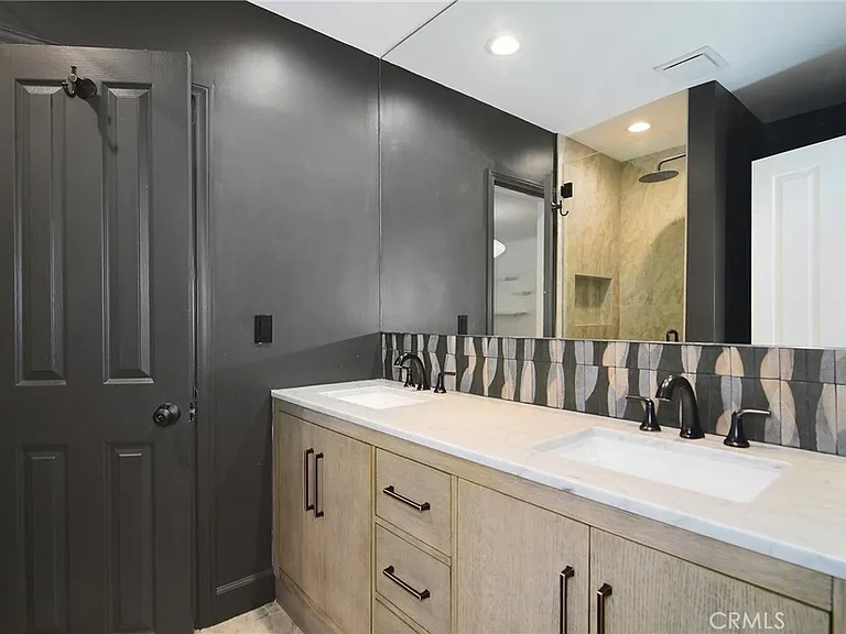 130 Dapplegray Rd — Photo 28