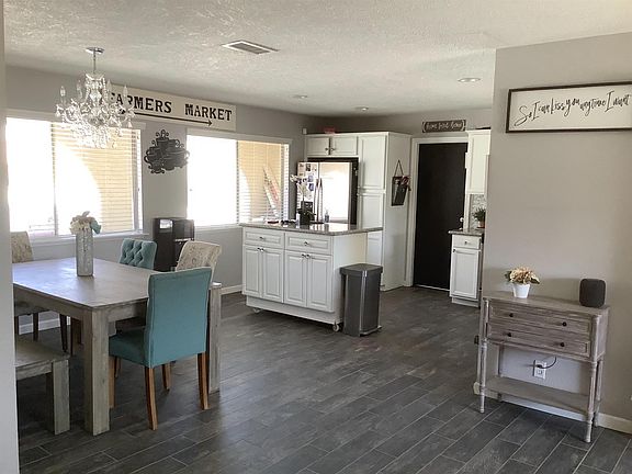 3rd image of 13975 Evergreen Ln